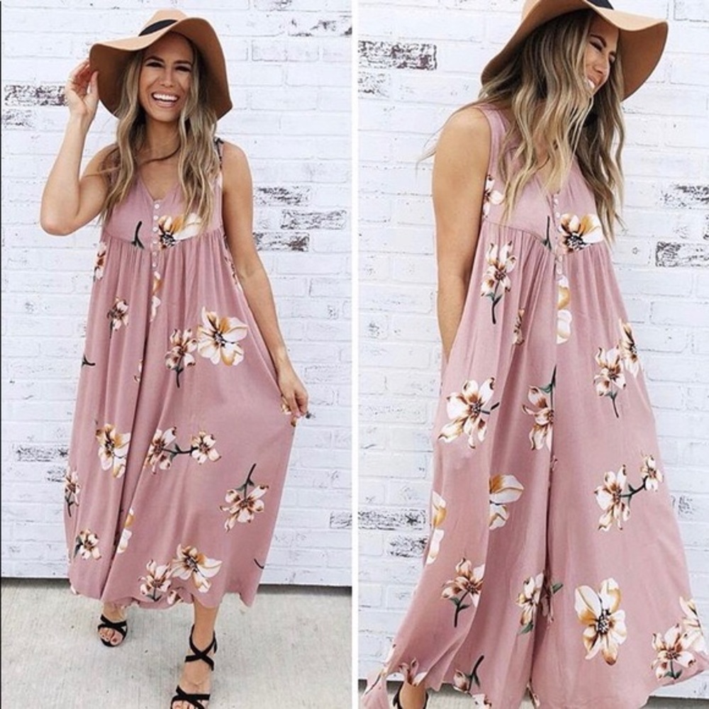 Beautiful pink floral print flow-y jumpsuit 💗
